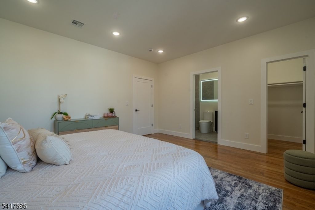 Image 6 of property listing at 31 Grace St, Irvington Twp., NJ 07111