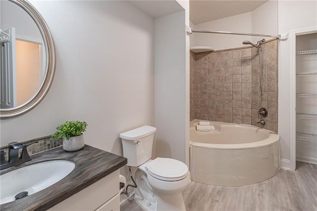 240 Renaissance Parkway NE 204, Atlanta, GA 30308