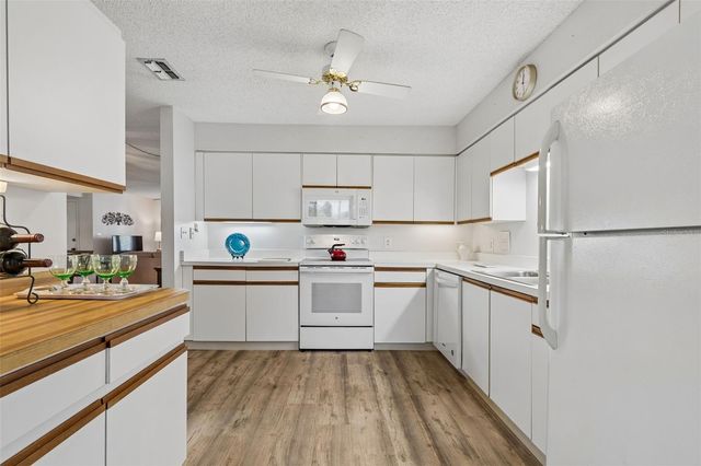 6067 FAIRWAY LANE 1413, Bradenton, FL 34210