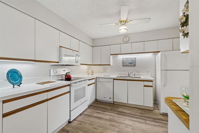 6067 FAIRWAY LANE 1413, Bradenton, FL 34210