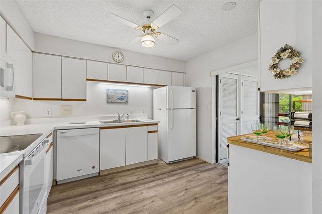 6067 FAIRWAY LANE 1413, Bradenton, FL 34210