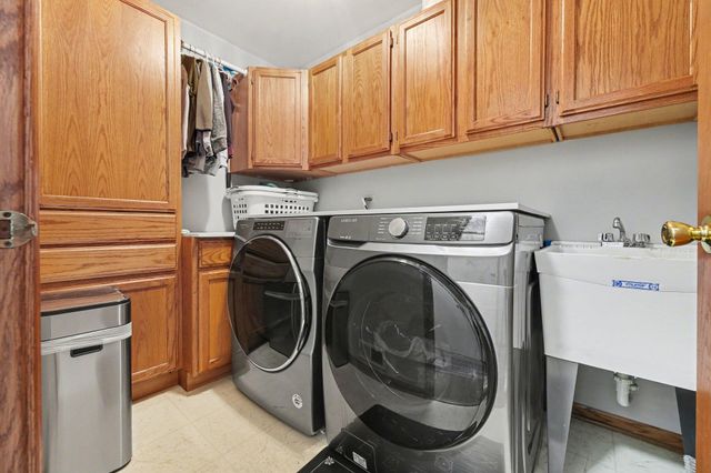 48 Summerhill Drive, Dyer, IN 46311