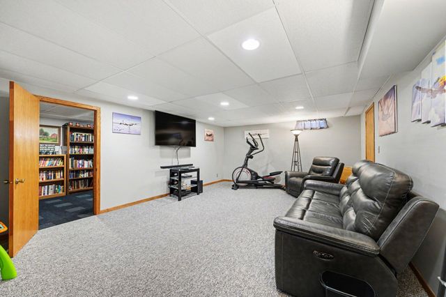 48 Summerhill Drive, Dyer, IN 46311