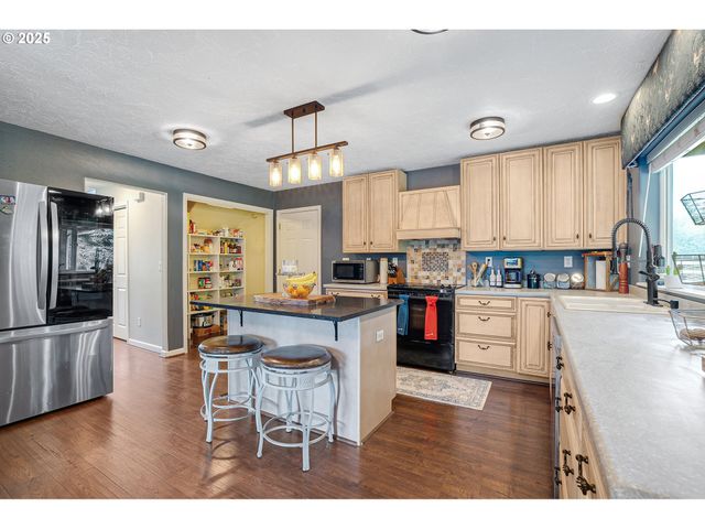39035 Se PORTER Rd, Estacada, OR 97023