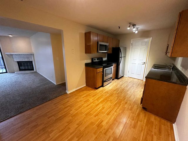 1350 Brook Street K, St. Charles, IL 60174