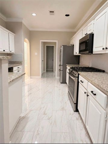 805 Sierra Lane, Flower Mound, TX 75028
