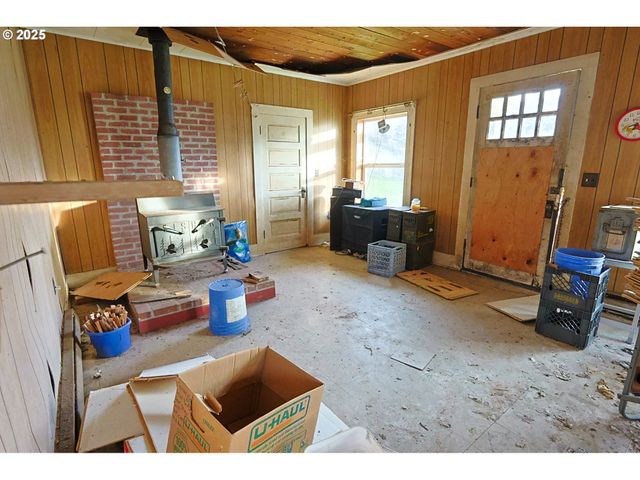 96312 SHUTTERS CREEK Ln, North Bend, OR 97459