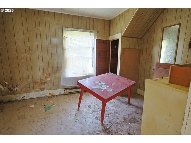 96312 SHUTTERS CREEK Ln, North Bend, OR 97459