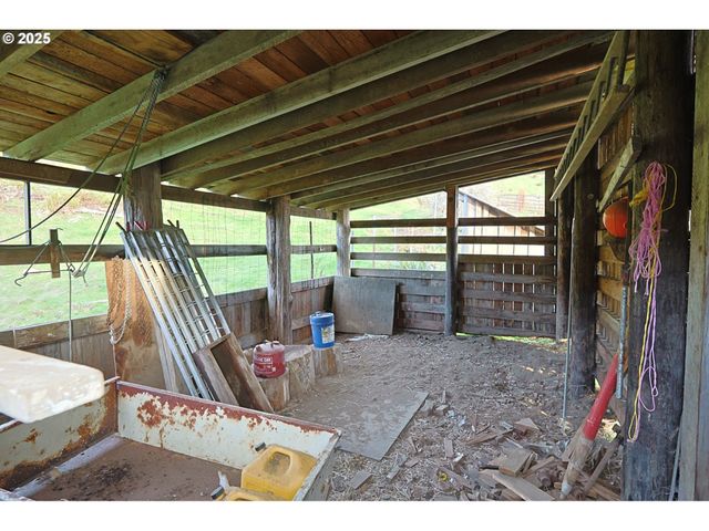 96312 SHUTTERS CREEK Ln, North Bend, OR 97459