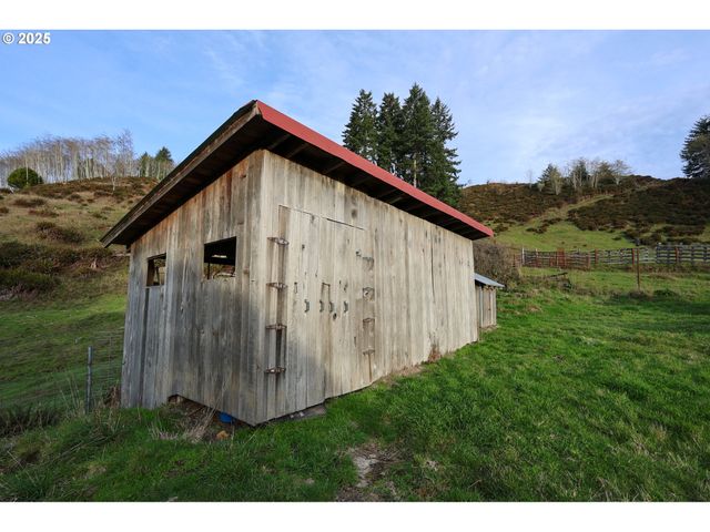96312 SHUTTERS CREEK Ln, North Bend, OR 97459