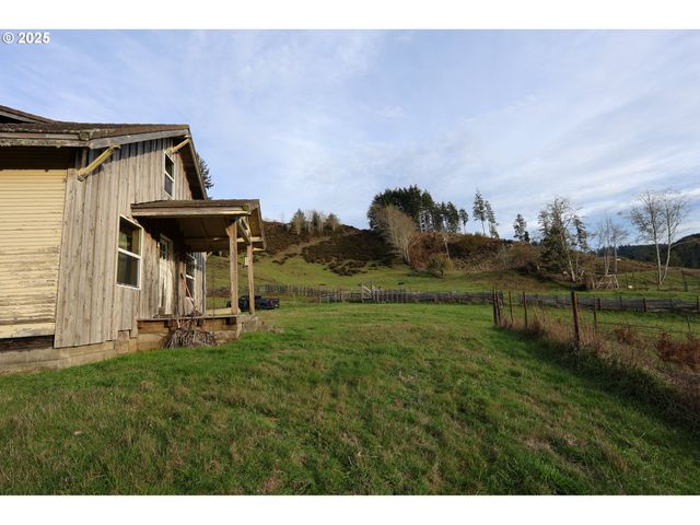 96312 SHUTTERS CREEK Ln, North Bend, OR 97459