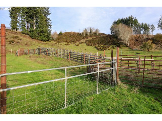 96312 SHUTTERS CREEK Ln, North Bend, OR 97459