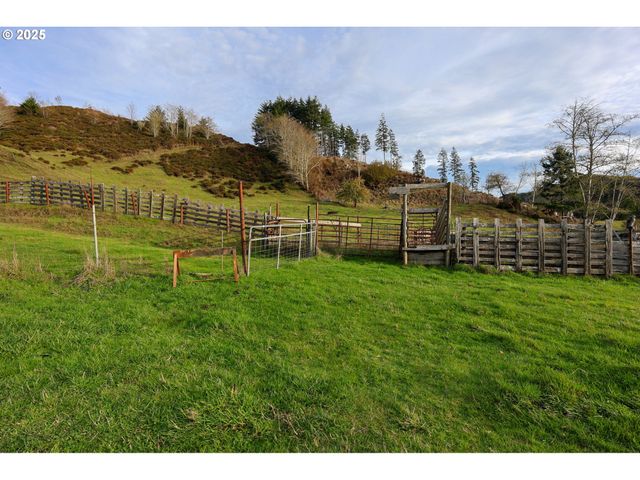 96312 SHUTTERS CREEK Ln, North Bend, OR 97459