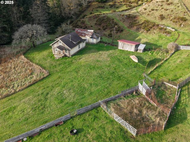 96312 SHUTTERS CREEK Ln, North Bend, OR 97459