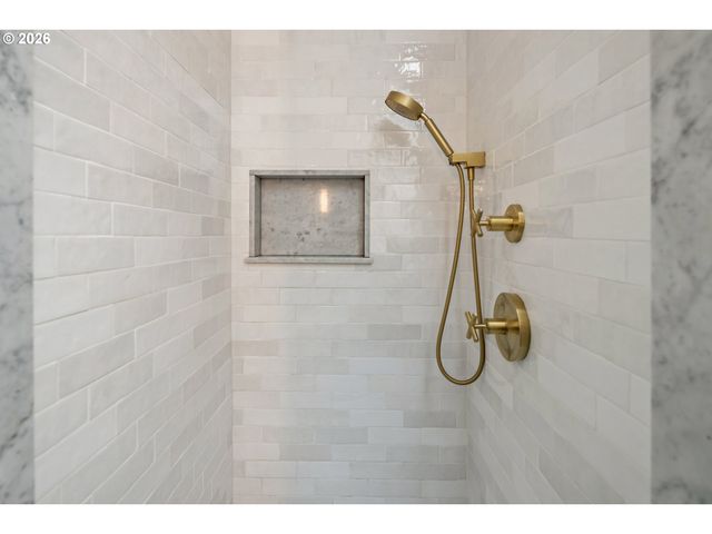 12836 Sw THUNDERHEAD Way, Beaverton, OR 97008