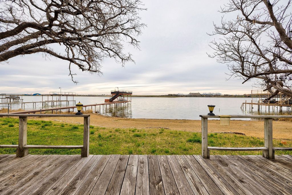7201 Plover Circle, Fort Worth, TX 76135
