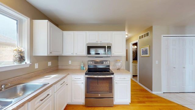 35392 St Clair Drive, New Baltimore, MI 48047