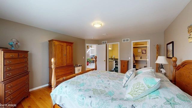 35392 St Clair Drive, New Baltimore, MI 48047