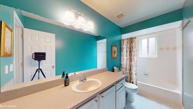 35392 St Clair Drive, New Baltimore, MI 48047