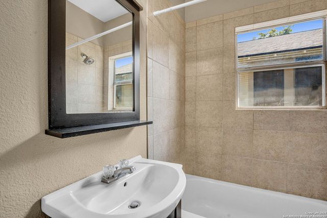 1617 michigan, San Antonio, TX 78201