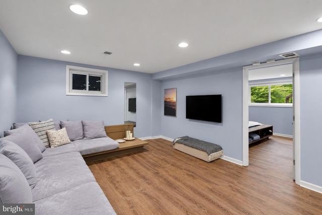 11111 SCHUYLKILL RD, Rockville, MD 20852