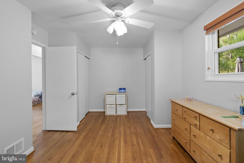 Image 10 of property listing at 11111 SCHUYLKILL RD, Rockville, MD 20852