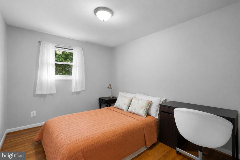 Image 13 of property listing at 11111 SCHUYLKILL RD, Rockville, MD 20852