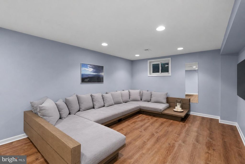 Image 19 of property listing at 11111 SCHUYLKILL RD, Rockville, MD 20852