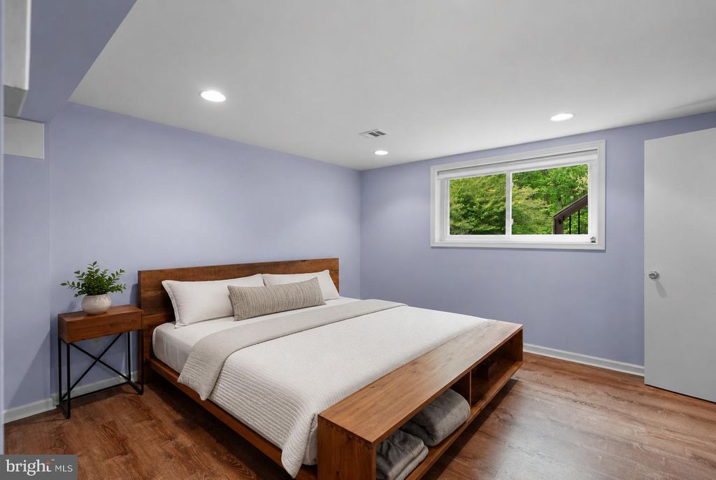 Image 20 of property listing at 11111 SCHUYLKILL RD, Rockville, MD 20852