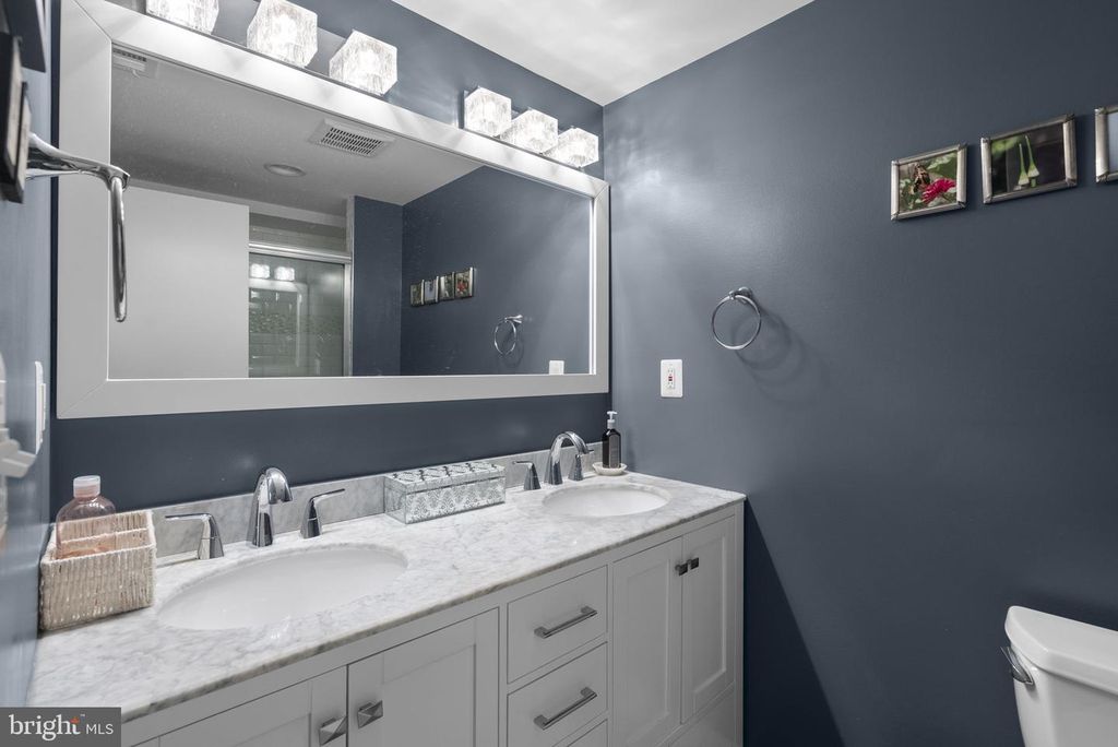 Image 22 of property listing at 11111 SCHUYLKILL RD, Rockville, MD 20852