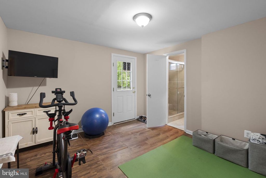 Image 23 of property listing at 11111 SCHUYLKILL RD, Rockville, MD 20852