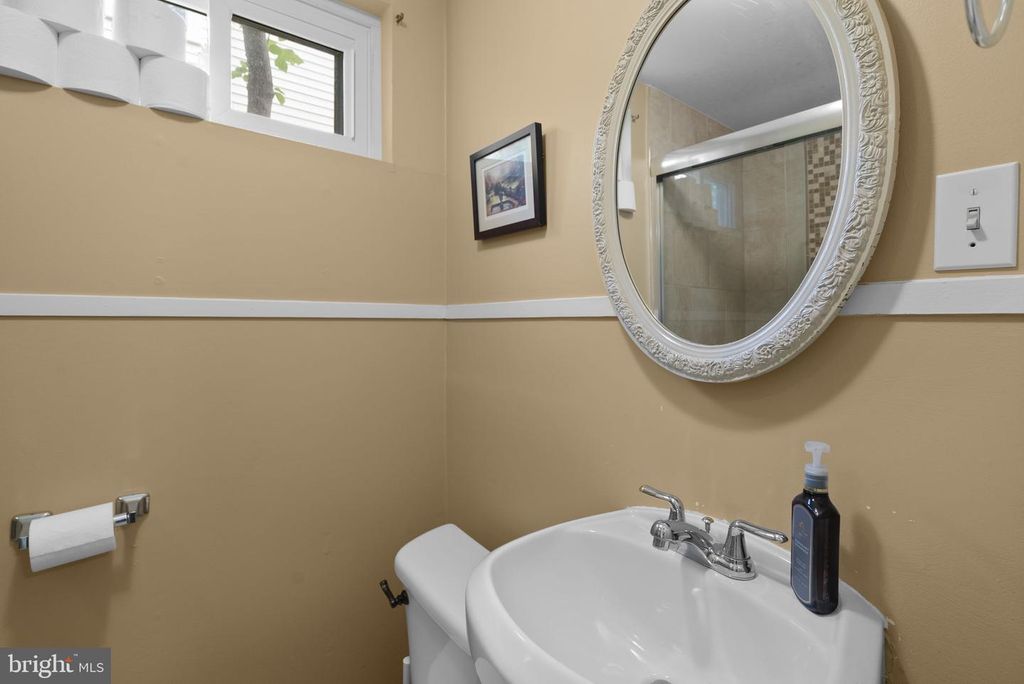 Image 24 of property listing at 11111 SCHUYLKILL RD, Rockville, MD 20852