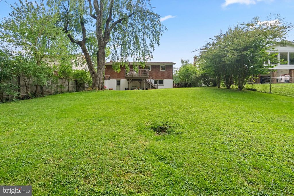 Image 28 of property listing at 11111 SCHUYLKILL RD, Rockville, MD 20852