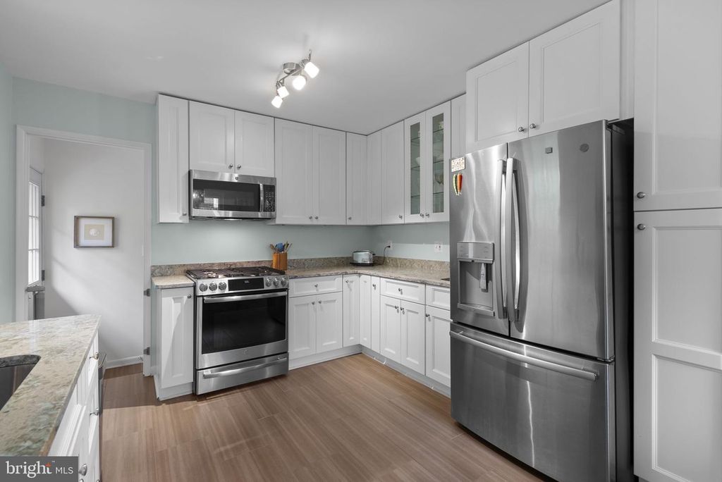Image 6 of property listing at 11111 SCHUYLKILL RD, Rockville, MD 20852