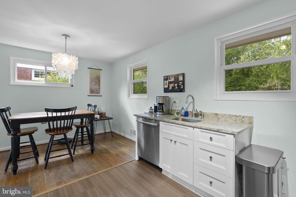 Image 8 of property listing at 11111 SCHUYLKILL RD, Rockville, MD 20852