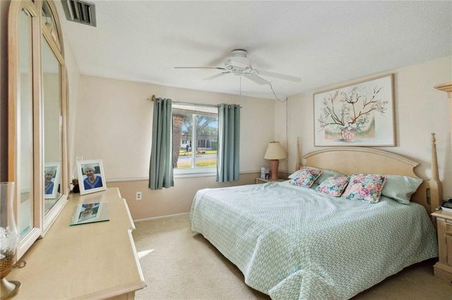 577 CIRCLEWOOD DRIVE X7, Venice, FL 34293