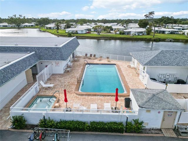 577 CIRCLEWOOD DRIVE X7, Venice, FL 34293