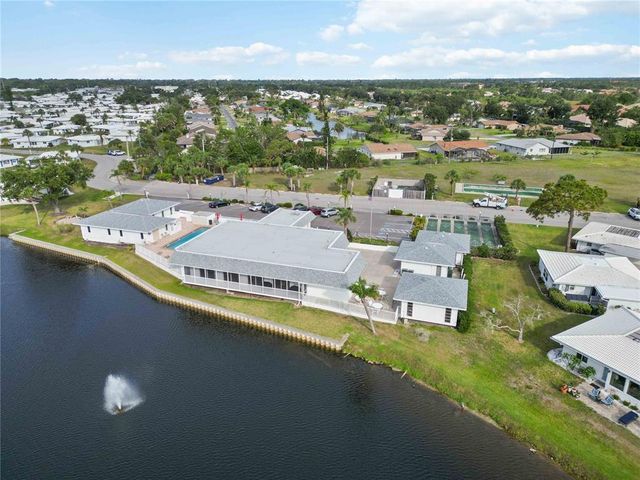 577 CIRCLEWOOD DRIVE X7, Venice, FL 34293
