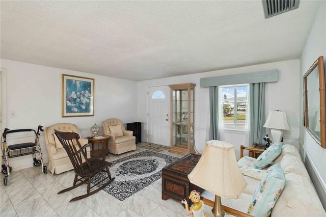577 CIRCLEWOOD DRIVE X7, Venice, FL 34293