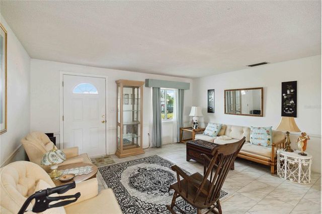 577 CIRCLEWOOD DRIVE X7, Venice, FL 34293