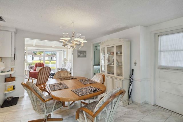 577 CIRCLEWOOD DRIVE X7, Venice, FL 34293