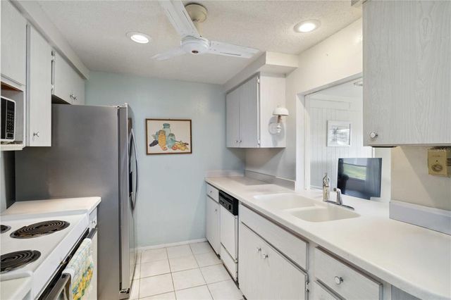 577 CIRCLEWOOD DRIVE X7, Venice, FL 34293