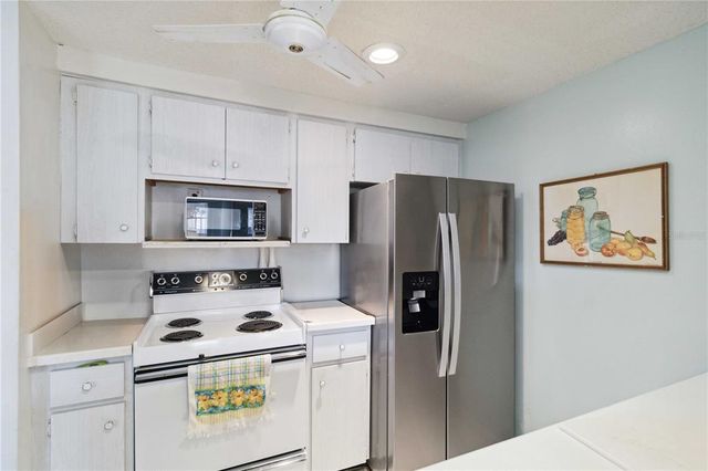 577 CIRCLEWOOD DRIVE X7, Venice, FL 34293