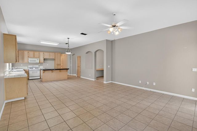 9795 W Taron Dr, Elk Grove, CA 95757