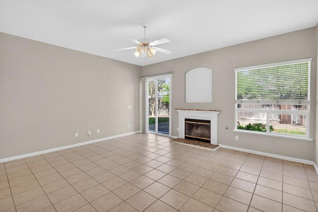 9795 W Taron Dr, Elk Grove, CA 95757