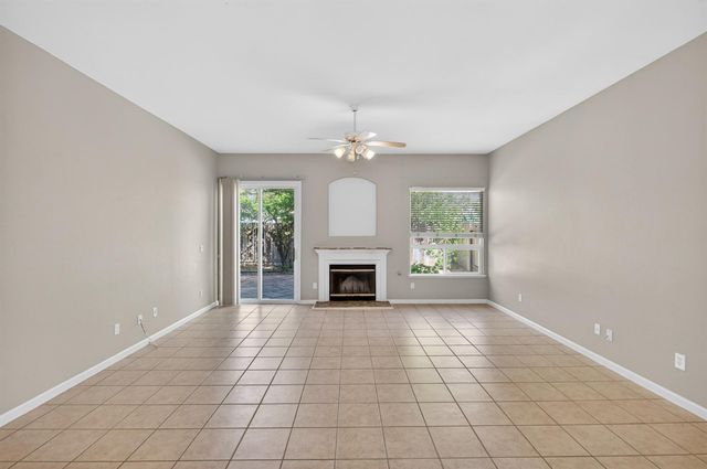 9795 W Taron Dr, Elk Grove, CA 95757