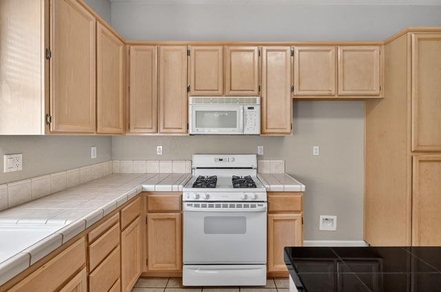 9795 W Taron Dr, Elk Grove, CA 95757