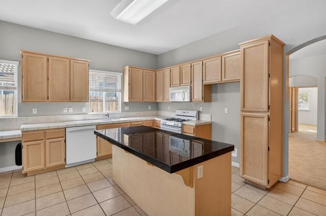 9795 W Taron Dr, Elk Grove, CA 95757