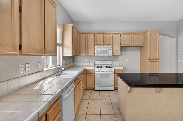 9795 W Taron Dr, Elk Grove, CA 95757