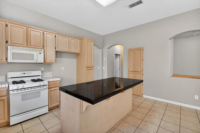 9795 W Taron Dr, Elk Grove, CA 95757